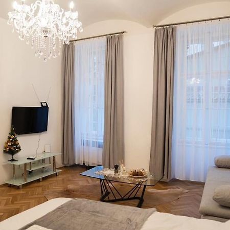 Cozy Flat By Wenceslas Square! Prag Eksteriør billede